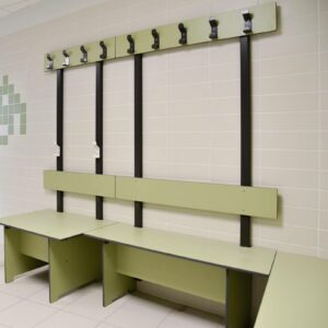 Bancs avec dosseret et lisse patères - stratifié compact